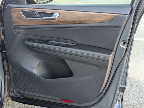 Used 2025 Volkswagen Atlas SE image 28