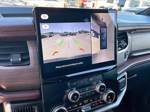 Used 2024 Ford Expedition Limited image 17