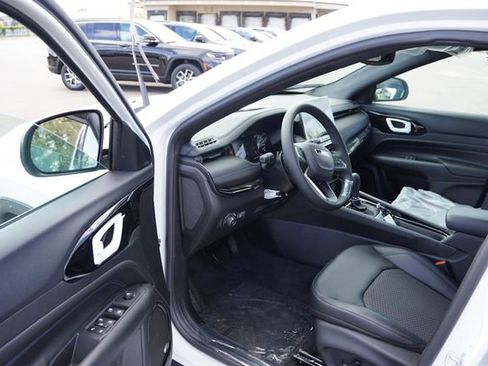 New 2025 Jeep Compass Latitude w/ Sun & Sound Group image 10