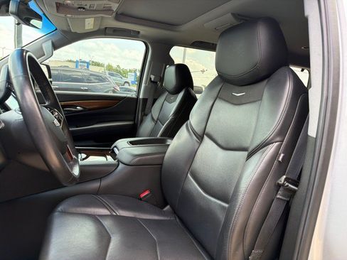 Used 2019 Cadillac Escalade Premium Luxury RWD image 16