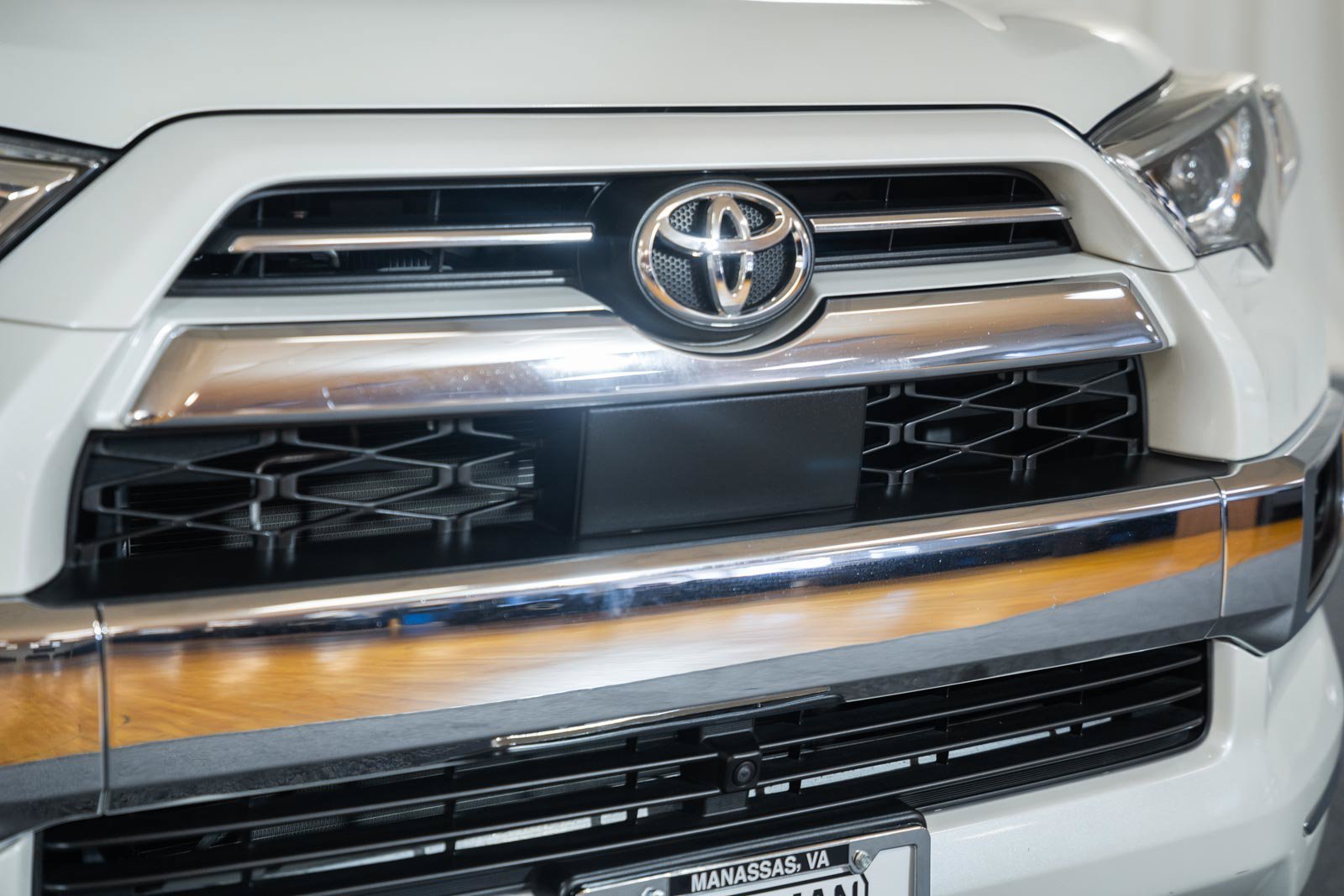 Used 2022 Toyota 4Runner Limited AWD/4WD image 11