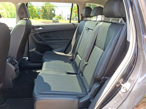 Used 2022 Volkswagen Tiguan SE AWD/4WD image 8