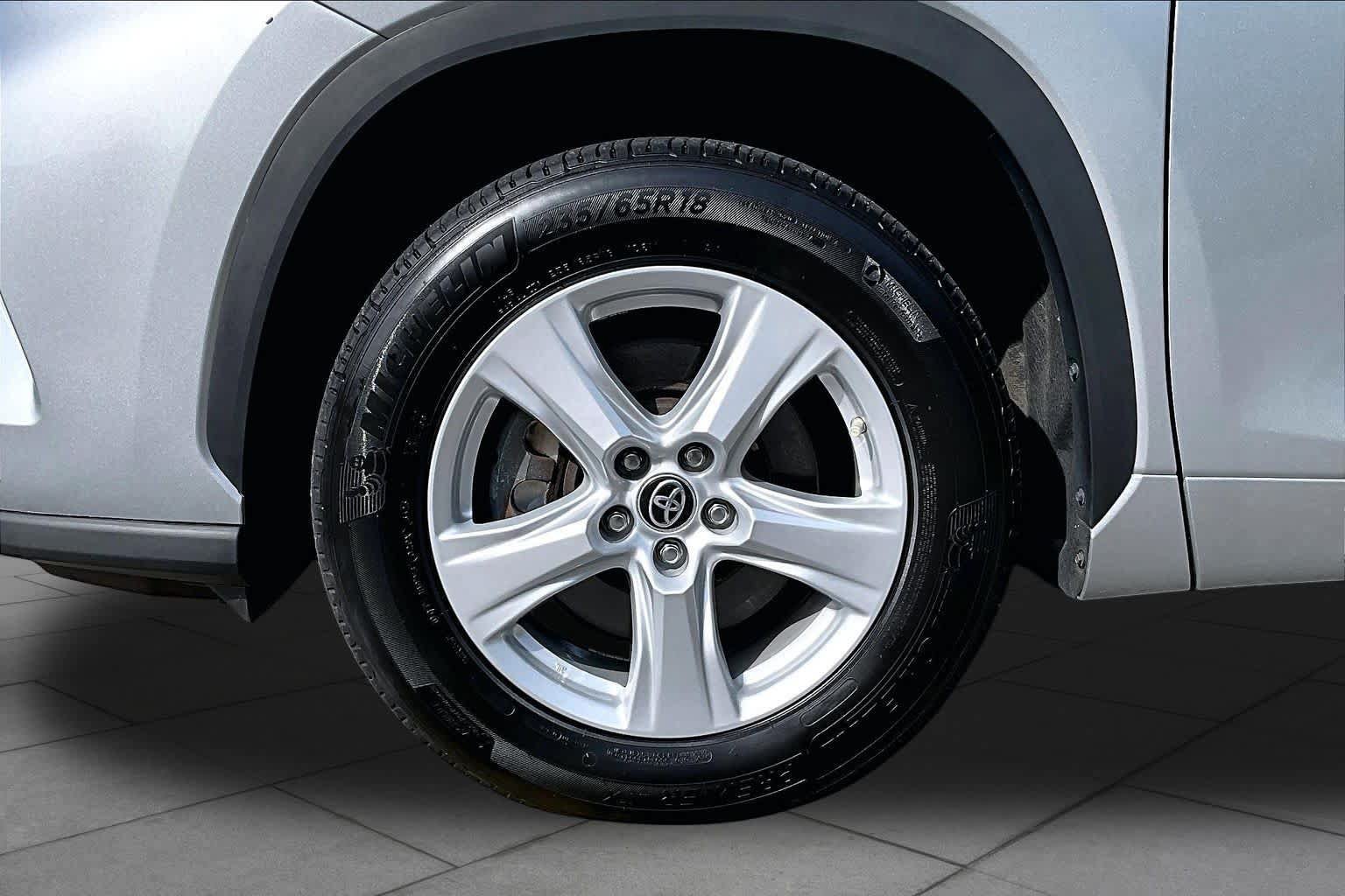 Used 2023 Toyota Highlander L FWD image 10
