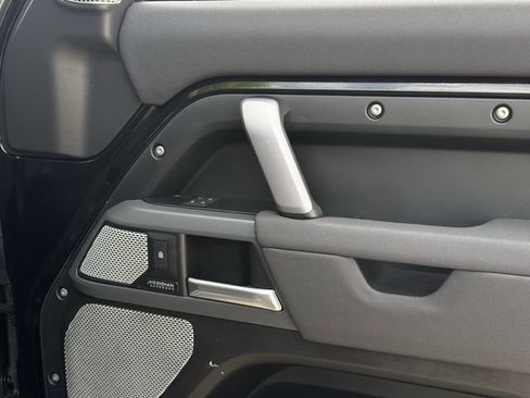 Used 2023 Land Rover Defender 130 X-Dynamic SE AWD/4WD image 29