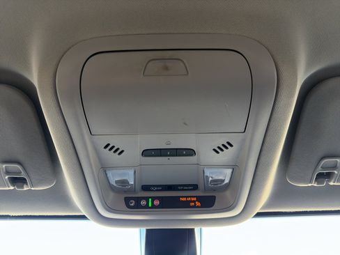 Used 2021 GMC Acadia SLT w/ Technology Package FWD image 14