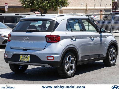 Certified 2025 Hyundai Venue SEL FWD image 4