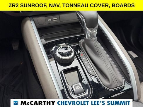 Used 2025 Chevrolet Colorado ZR2 w/ Midnight Edition AWD/4WD image 10