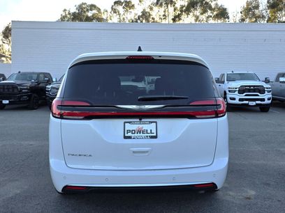 New 2026 Chrysler Pacifica Select