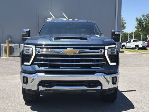 Used 2024 Chevrolet Silverado 2500 LTZ w/ LTZ Convenience Package AWD/4WD image 6