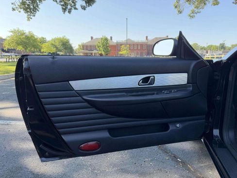 Used 2004 Ford Thunderbird RWD image 17