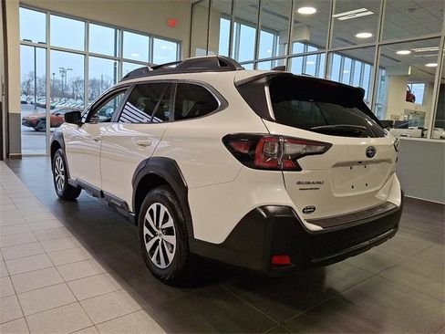 Certified 2025 Subaru Outback Premium image 4
