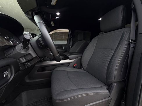 Used 2024 RAM 2500 Big Horn w/ Sport Appearance Package image 6