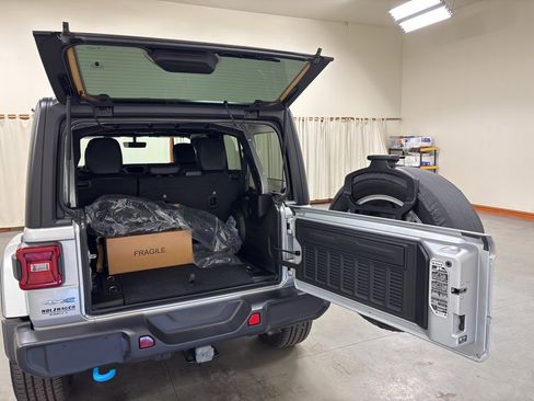 Used 2023 Jeep Wrangler Unlimited Sahara w/ Cold Weather Group image 29