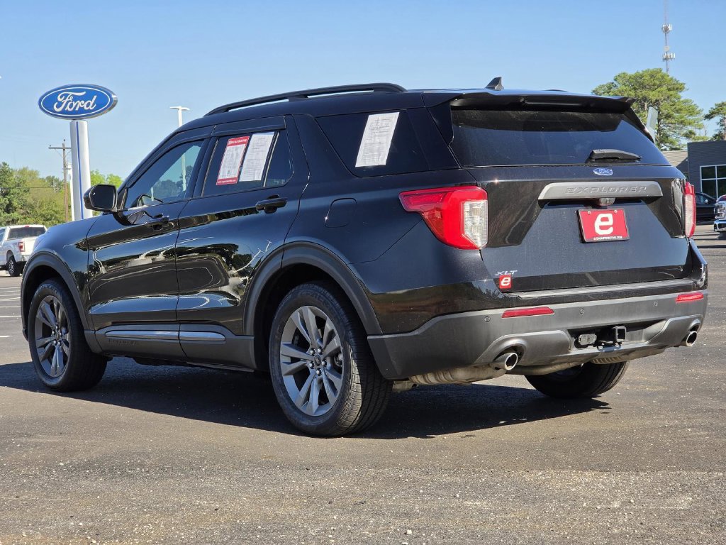 Used 2023 Ford Explorer XLT w/ Equipment Group 202A RWD image 5