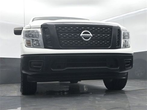 Used 2018 Nissan Titan S image 45
