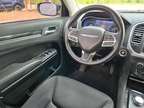 Used 2020 Chrysler 300 Touring w/ Sport Appearance Package RWD image 9