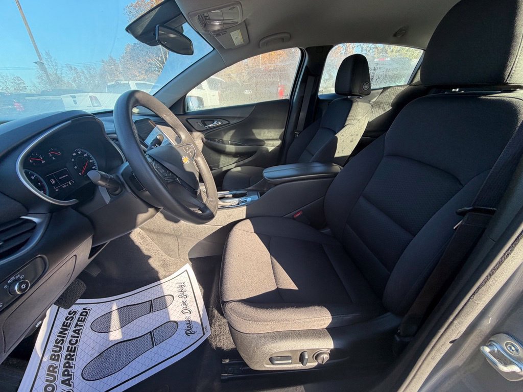 Used 2025 Chevrolet Malibu LT FWD image 11