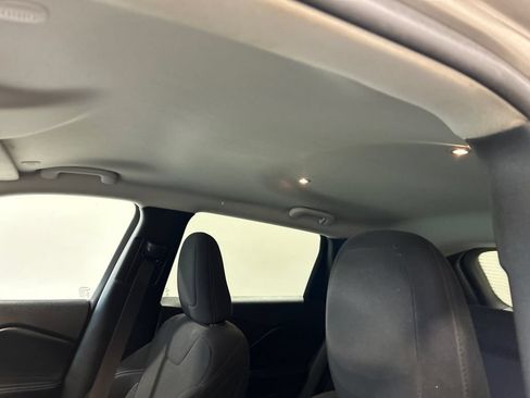 Used 2021 Jeep Cherokee Latitude FWD image 27