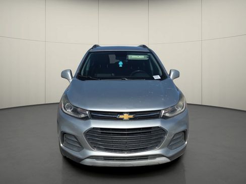 Used 2018 Chevrolet Trax LT w/ LT Convenience Package FWD image 2