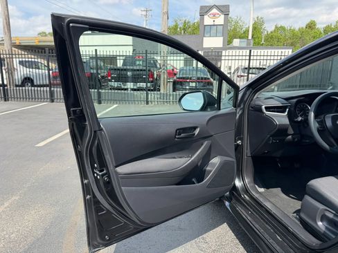 Used 2022 Toyota Corolla LE image 18