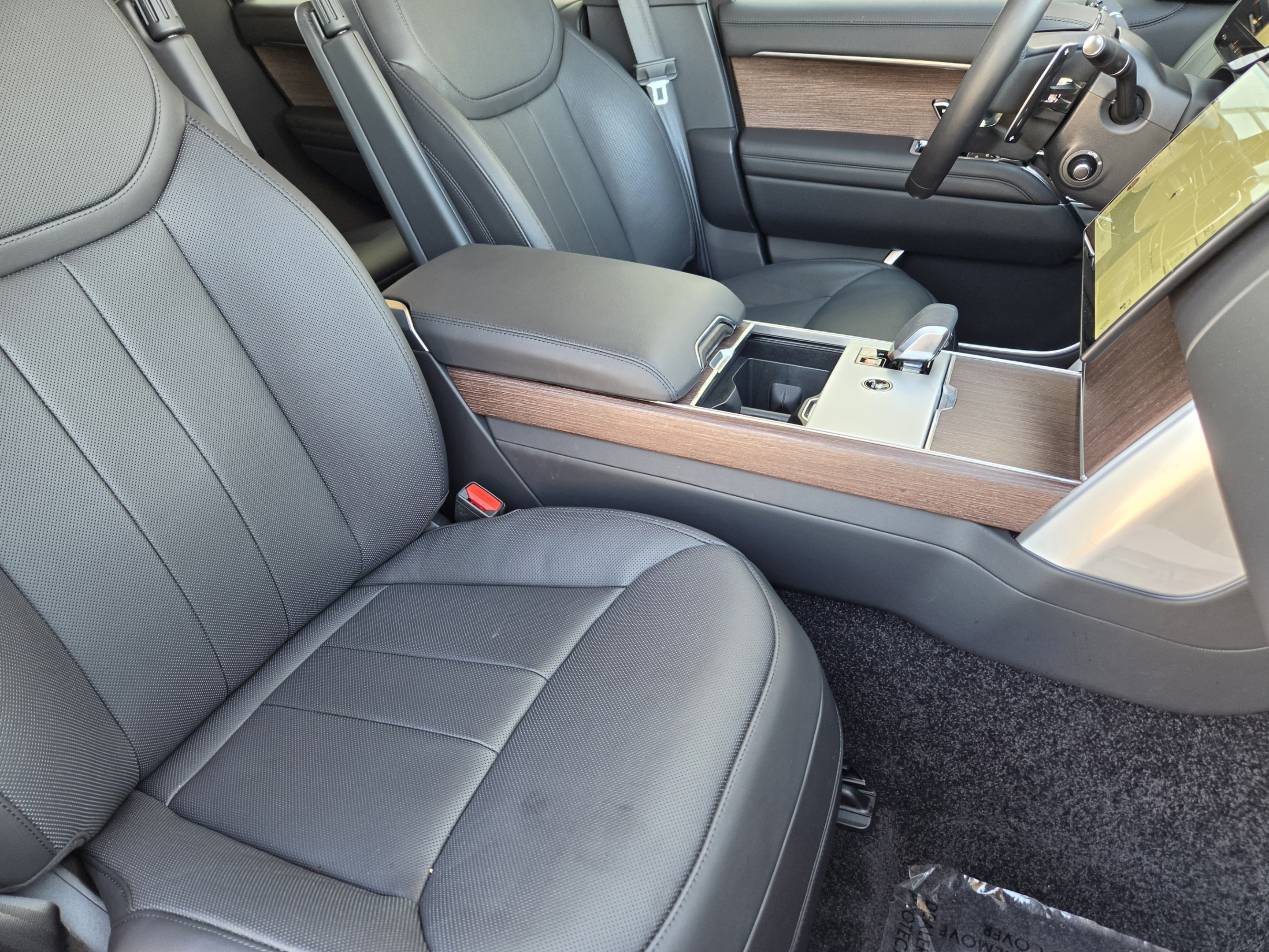 Certified 2025 Land Rover Range Rover SE AWD/4WD image 28