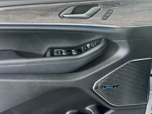 Used 2023 Jeep Grand Cherokee Overland w/ Advanced Protech Group III image 15