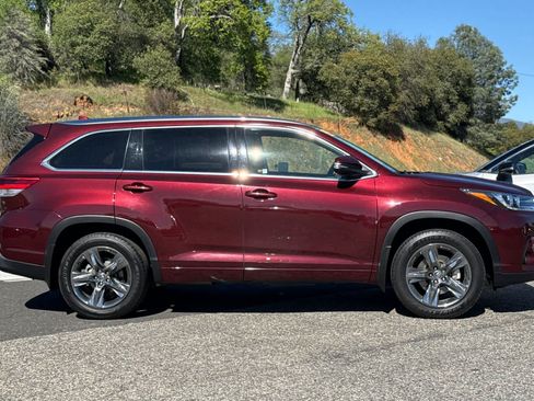 Used 2019 Toyota Highlander Limited Platinum AWD/4WD image 3