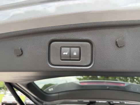 New 2026 Nissan Pathfinder Platinum FWD image 32