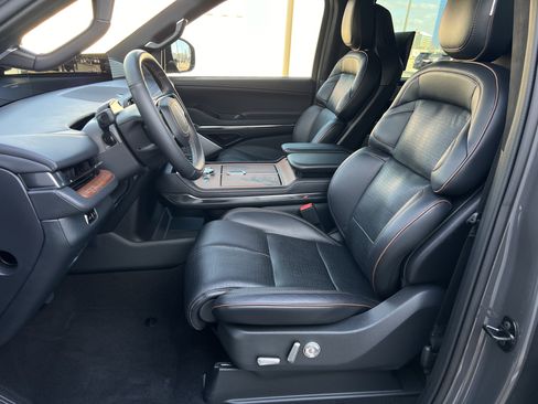 Certified 2025 Lincoln Navigator L Black Label image 25