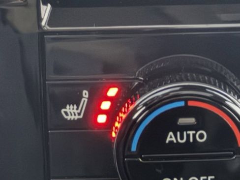 Used 2021 Nissan Rogue SV w/ Premium Package image 21