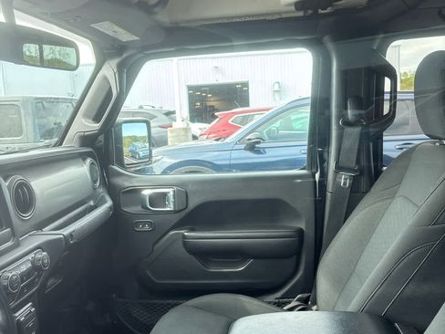 Used 2021 Jeep Gladiator Sport AWD/4WD image 3