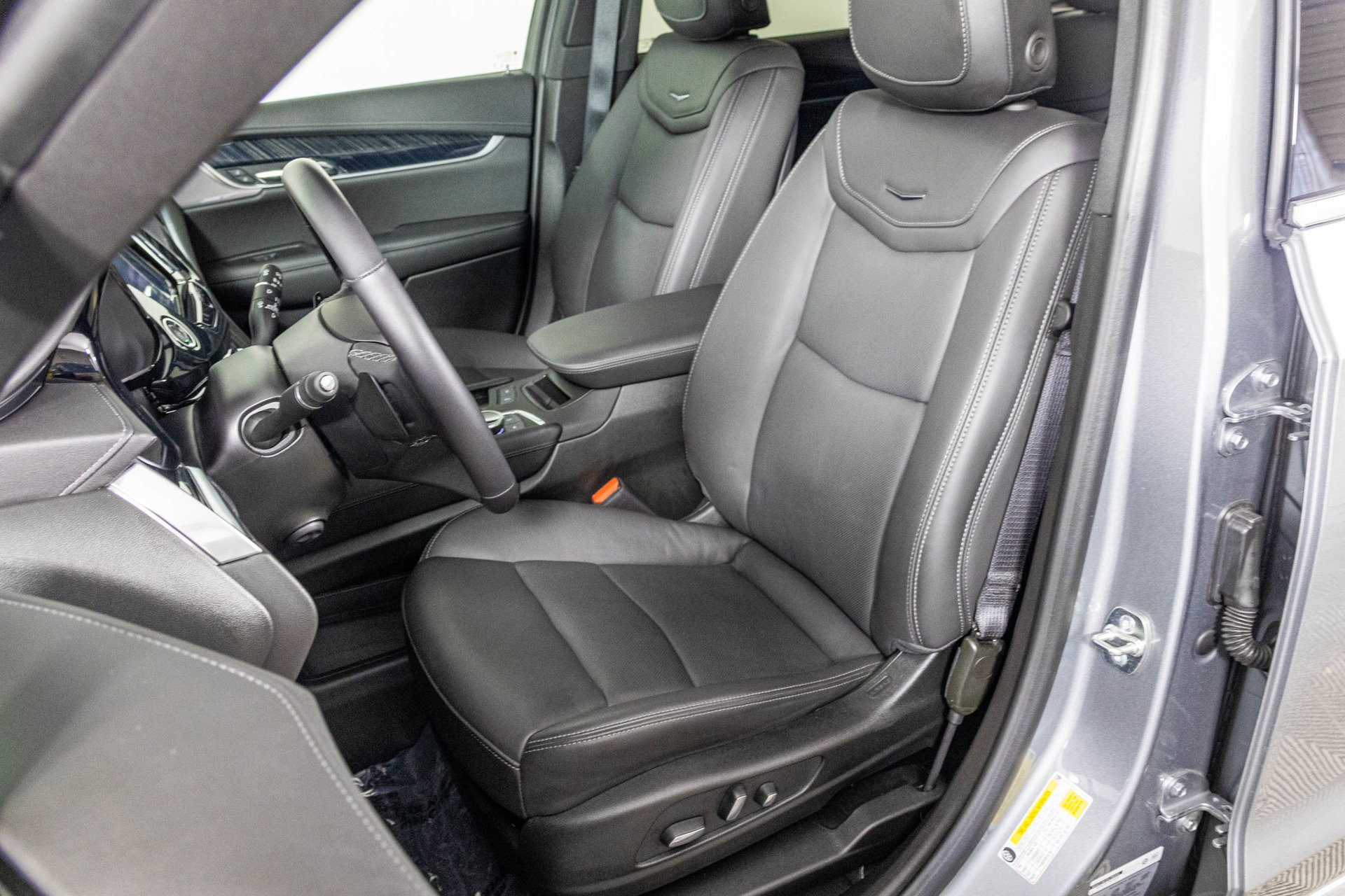 Used 2025 Cadillac XT6 Premium Luxury AWD/4WD image 24