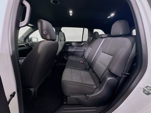 Used 2025 GMC Acadia Elevation image 28