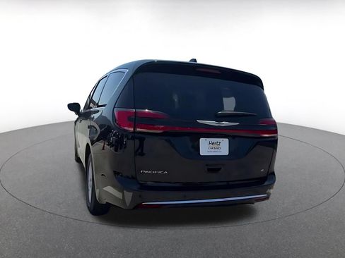 Used 2024 Chrysler Pacifica Touring-L FWD image 11