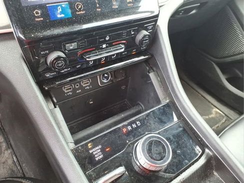 Used 2024 Jeep Grand Cherokee L Limited w/ Black Appearance Package AWD/4WD image 19