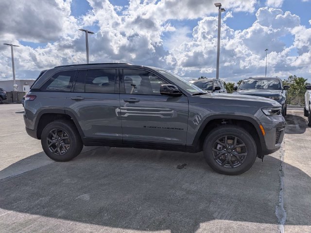 New 2027 Jeep Grand Cherokee Altitude AWD/4WD image 3