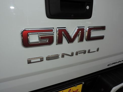 Certified 2021 GMC Canyon Denali RWD image 16