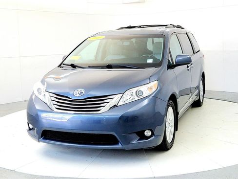 Used 2016 Toyota Sienna XLE Premium w/ Protection Package image 2