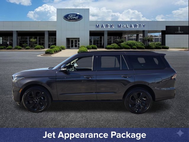 New 2027 Lincoln Navigator Reserve w/ Jet Appearance Package AWD/4WD image 2