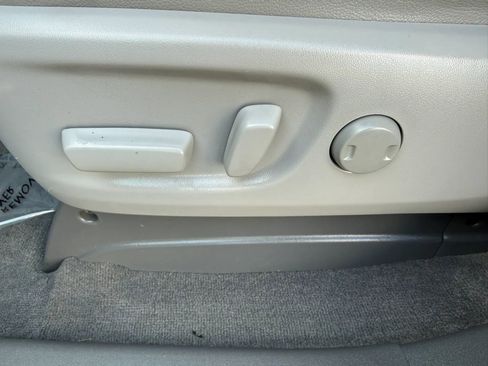 Used 2015 Toyota Sienna XLE image 19