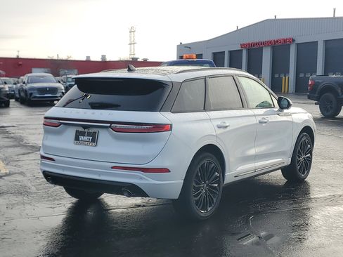 New 2026 Lincoln Corsair Premiere image 4