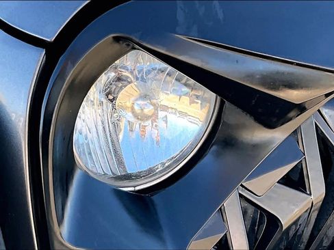 Used 2018 Jeep Wrangler Unlimited Sport S image 27