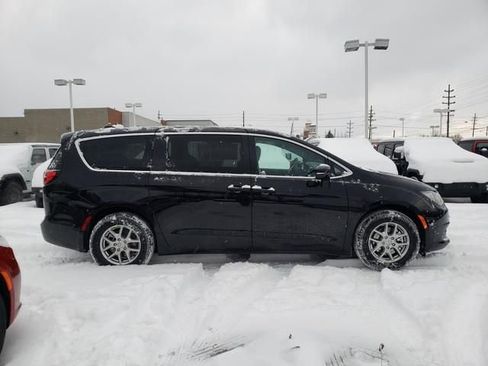 New 2026 Chrysler Voyager LX image 3
