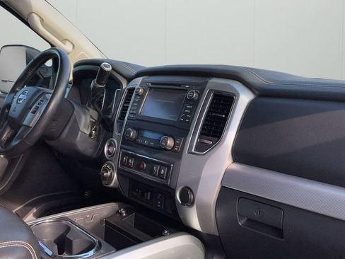 Used 2017 Nissan Titan PRO-4X w/ Pro-4x Convenience Package AWD/4WD image 43
