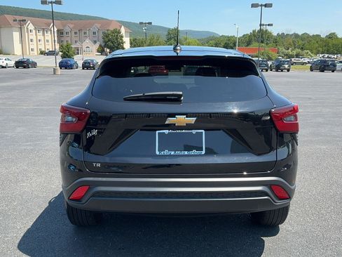 Used 2024 Chevrolet Trax LS w/ LS Convenience Package FWD image 8