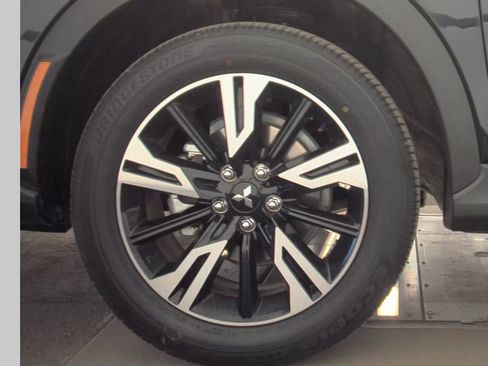 Used 2025 Mitsubishi Eclipse Cross Black Edition image 11