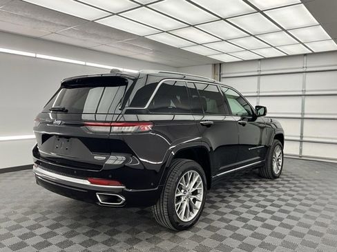 Used 2022 Jeep Grand Cherokee Summit w/ Luxury Tech Group V image 23