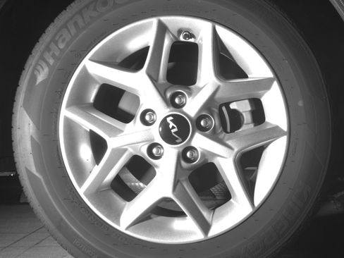 Used 2025 Kia Soul LX w/ LX Technology Package FWD image 13