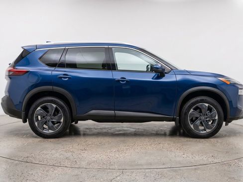 Used 2025 Nissan Rogue SV AWD/4WD image 11