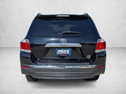 Used 2013 Toyota Highlander SE image 2